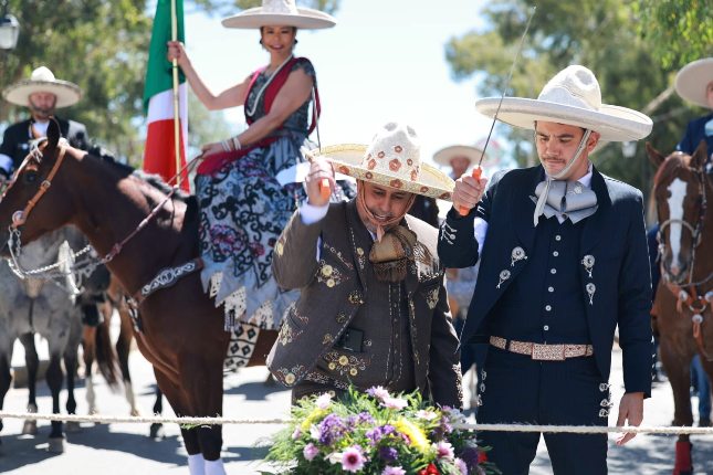 A la derecha, Rodrigo Reyes 661097638 1378396877647060 5209555775786684875 n