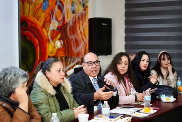 El rector Ángel Román y la secretaria general del SPAUAZ Jenny González en la segunda mesa de negociaciones Rectoria SPAUA