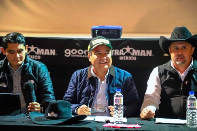 Al centro, Le Roy Barragán, secretario de Turismo WhatsApp Image 2025 10 10 at 4.32.55 PM