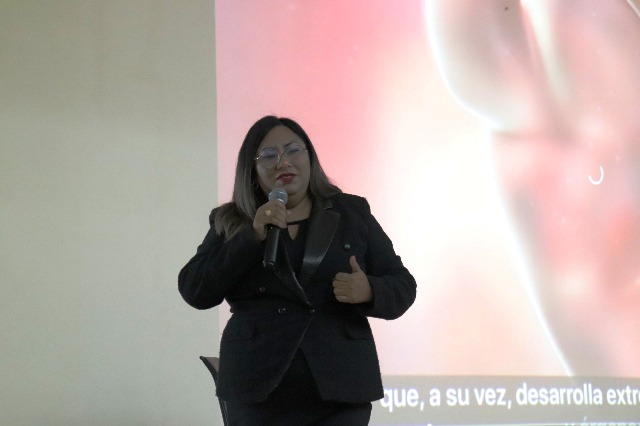 La conferencista Miriam Betzabe Tecamachaltzi Silvarán WhatsApp Image 2025 11 13 at 2.55.33 PM 1