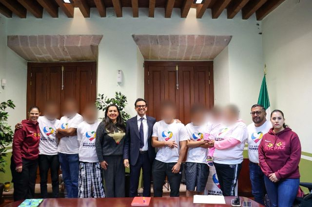 Al centro, el secretario General de Gobierno WhatsApp Image 2025 12 10 at 3.19.19 PM