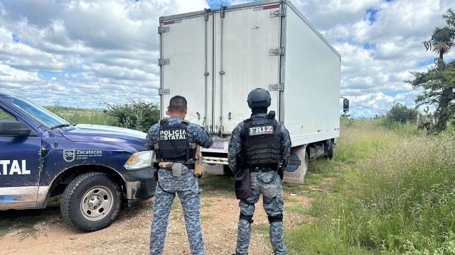 Estaba sobre una brecha con policias