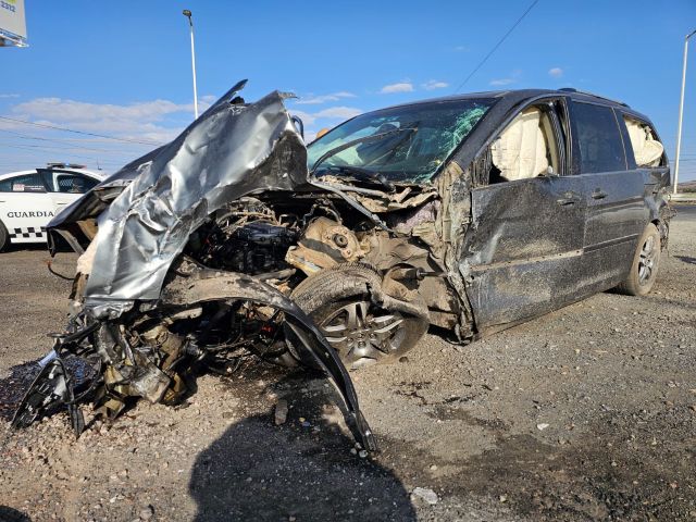 La camioneta quedó destrozada en su parte frontal destrozada camioneta