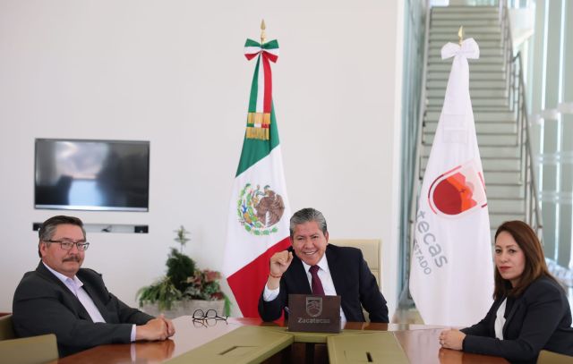 El mandatario estatal y los secretarios de Salud y Finanzas drpinedogobruth