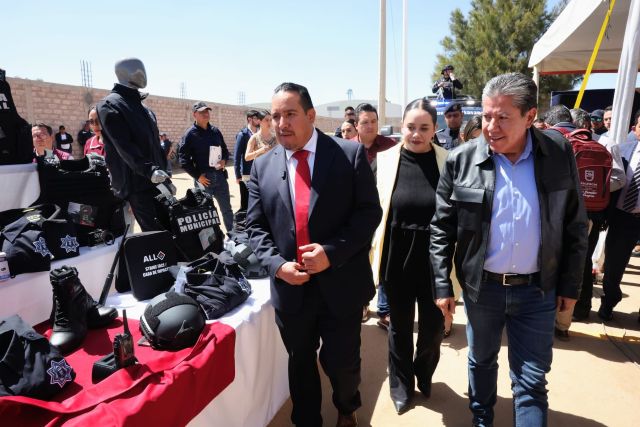 El gobernador entregó equipos y uniformes en Calera equipamiento copy copy