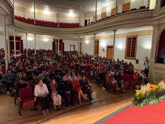 En el teatro Fernando Calderón exposicion copy