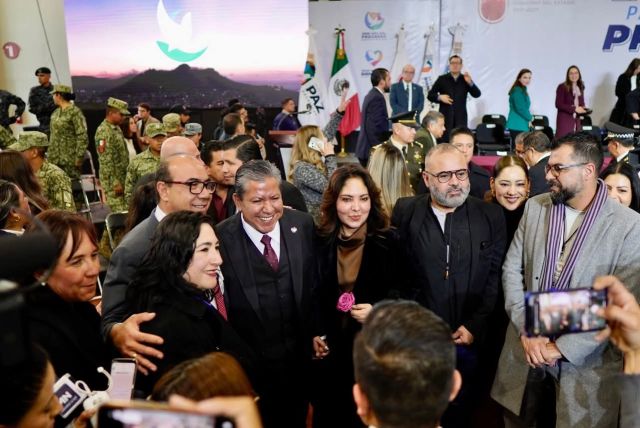 En la imagen, el gobernador y su esposa, con la compañía del rector de la UAZ y sus más allegados colaboradores foto de archivo