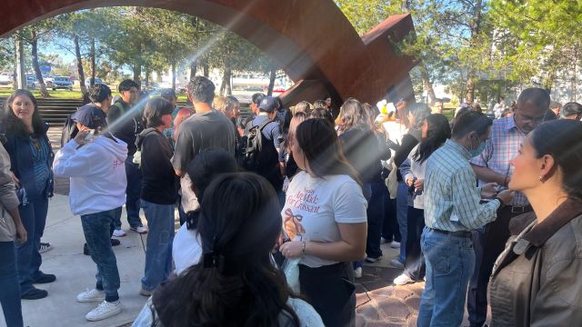 Docentes y alumnos participaron en esta cuarta edición de la jornada limpieza campus