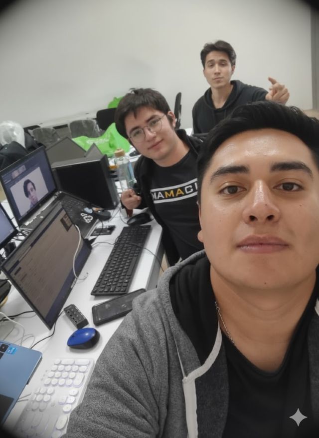 Estudiantes ganadores de la competencia en su fase regional los estud ganadores