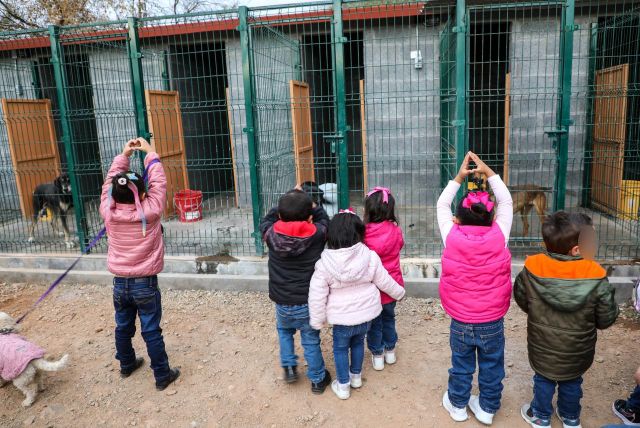 En el albergue durante la visita otramasdealb