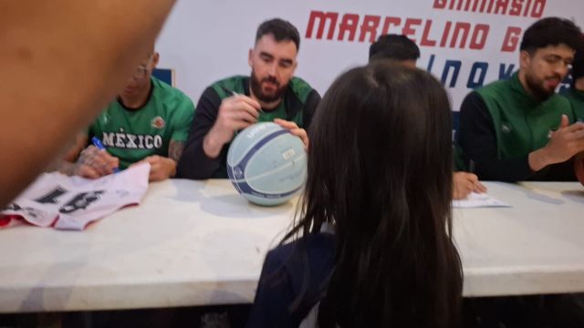 repartieron autografos