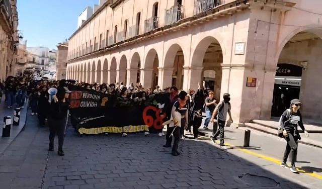 universitarios marchan