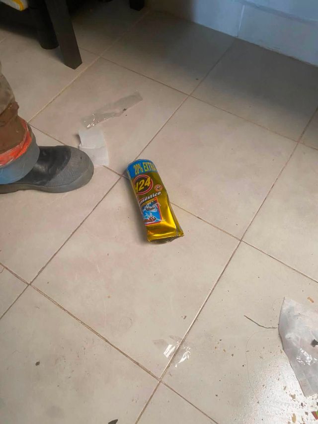 la lata de insecticiad