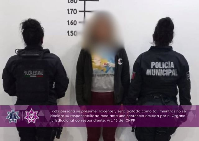 detienen a mujer