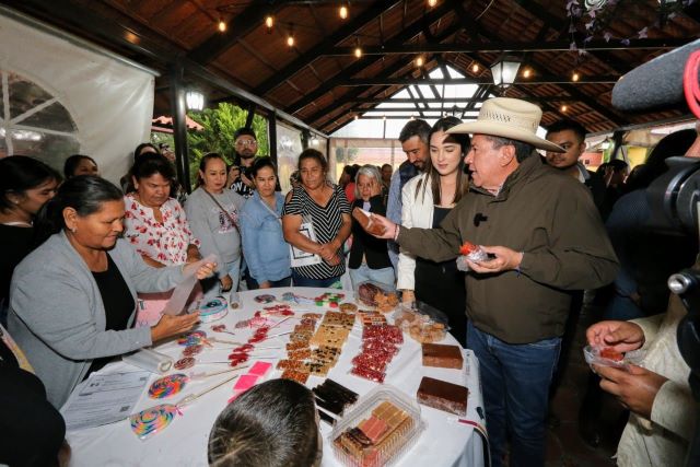 mujer fabricante de dulces