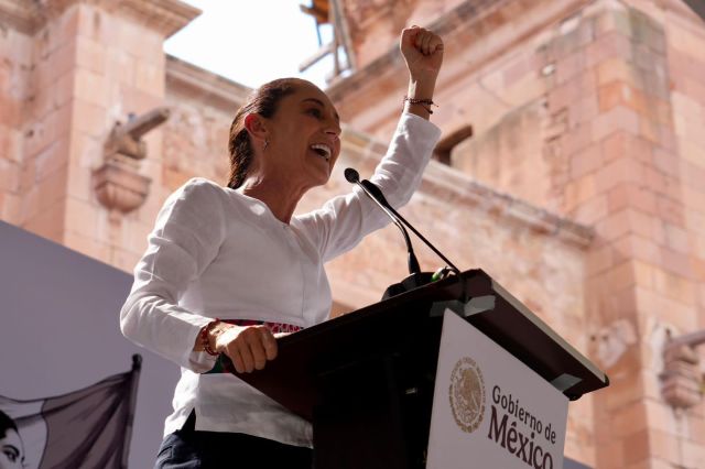 Claudia en Plaza de Armas