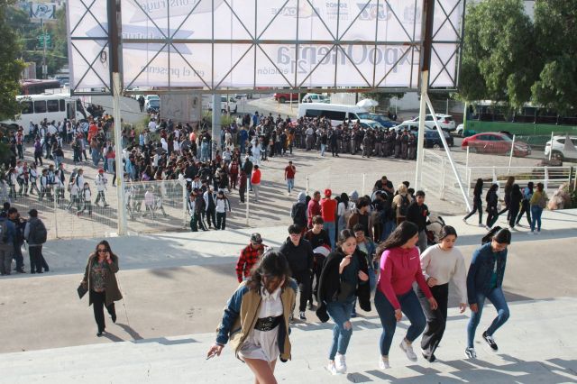 estudiantes en la exppo