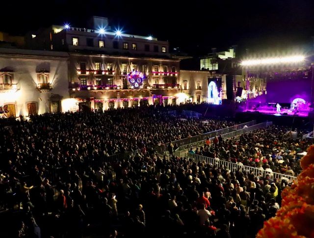 lleno total plaza de armas