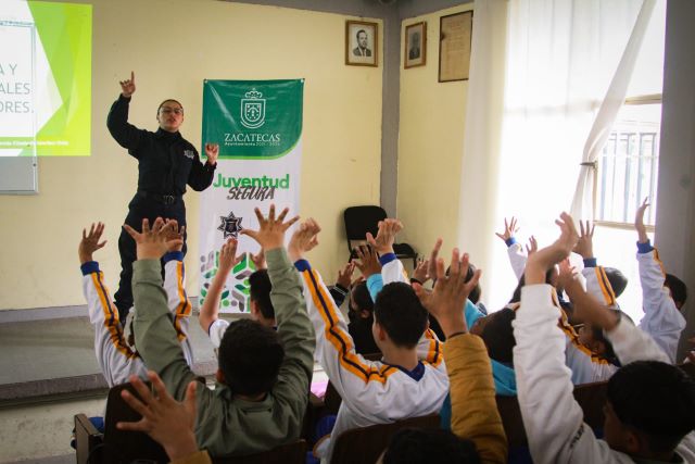 estudiantes en las charlas