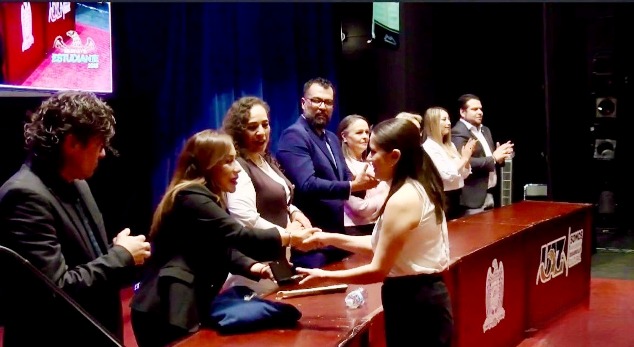 La ceremonia se realizó en el Teatro Fernando Calderón WhatsApp Image 2025 05 22 at 4.29.02 PM