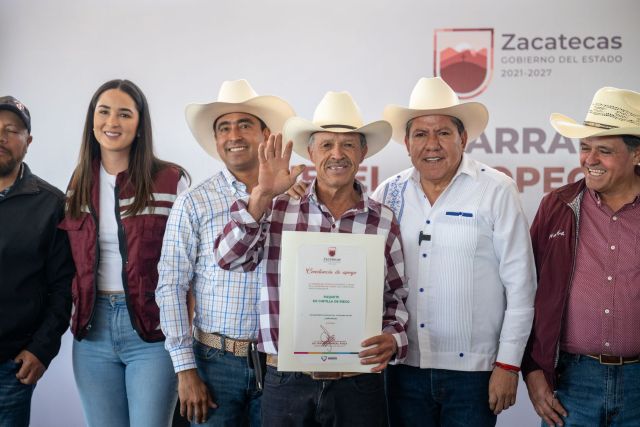 En la entrega de tarjetas de 9 mil pesos diesel gobernador y presidente