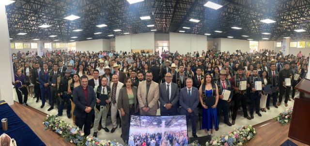 La Unidad Académica de Medicina Veterinaria entregó una nueva y numerosa generación graduacion