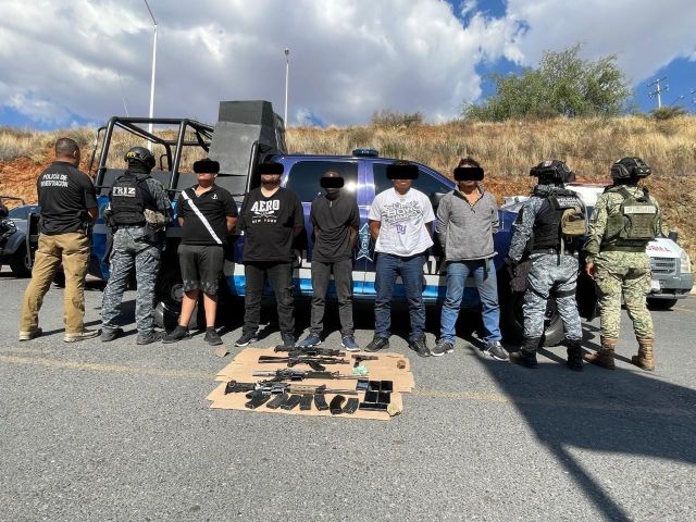 los cinco deenidos