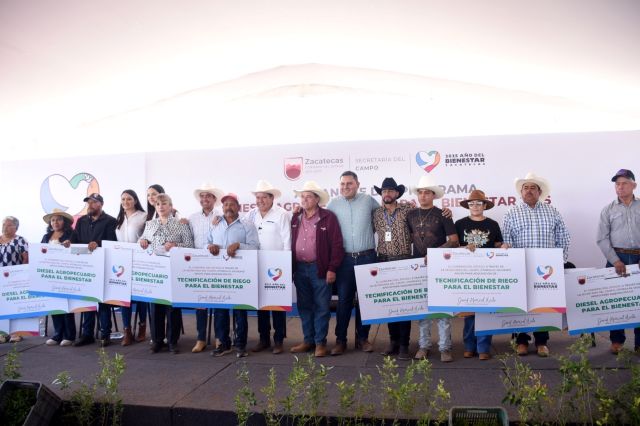 Fotos cortesía Ayuntamiento de Guadalupe reiben tarjetas