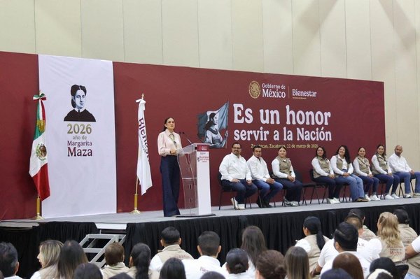 Ariadna Montiel Reyes ante los servidores de la nación en Zacatecas