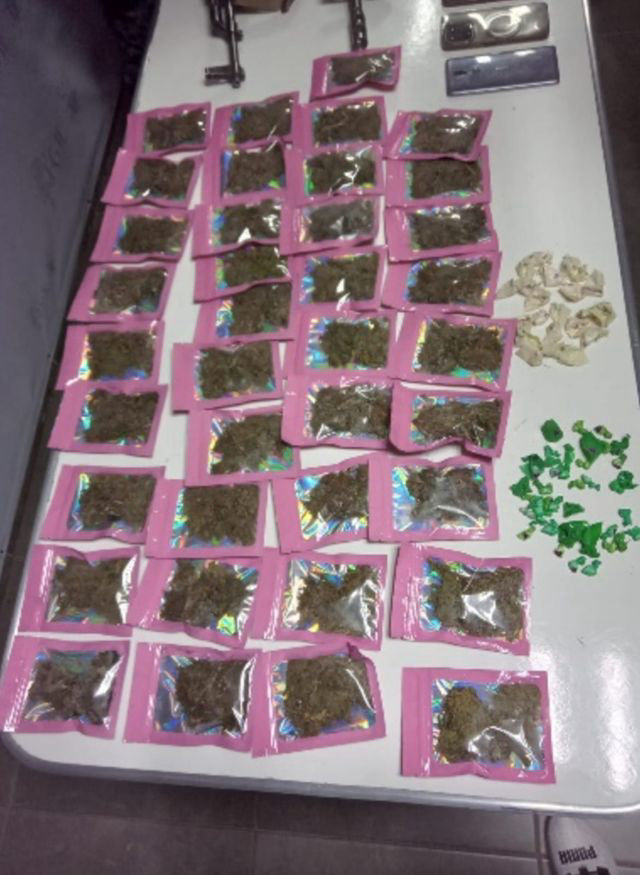 Armas y equipo asegurados en operativo