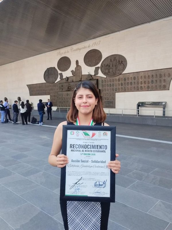 547 2026 Estefanía Contreras recibe reconocimiento nacional al Mérito Estudiantil 2026 en la Cámara de  (8)