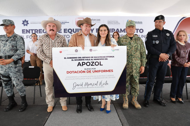 Gobernador David Monreal encabeza entrega de equipo para seguridad pública en Nochistlán