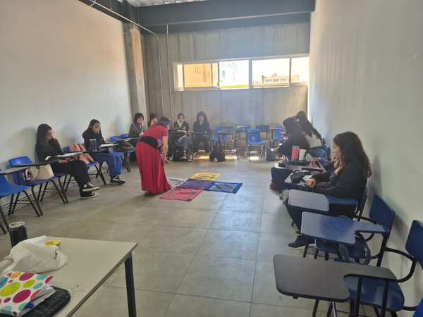 200 2026 Licenciatura en Artes realiza charla taller “El camino de la heroína” (1)