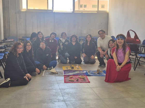 200 2026 Licenciatura en Artes realiza charla taller “El camino de la heroína” (2)