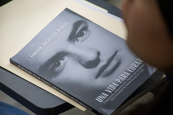 Dedicado al médico Enrique Argüelles Robles