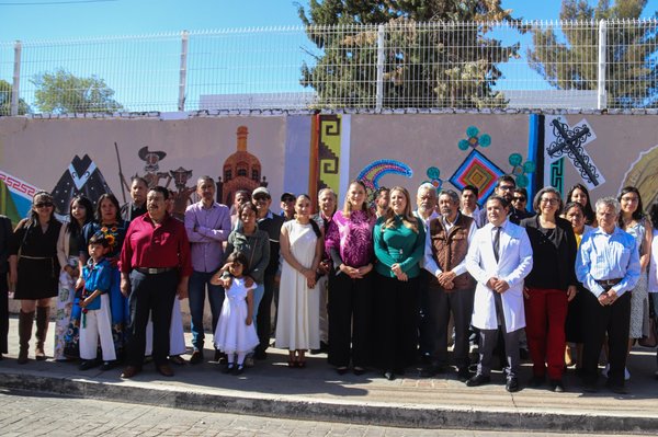 El gobierno municipal y los artesanos en este merecido evento