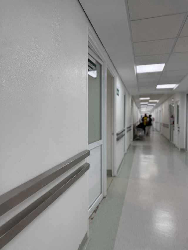 Pasillo renovado del hospital