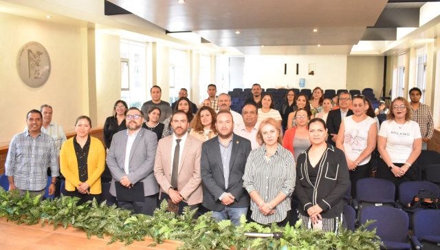 Foto grupal de participantes en capacitación UAZ
