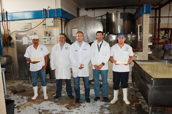 515 2026 La Unidad Académica de Medicina Veterinaria y Zootecnia convierte 800 litros de leche en apre