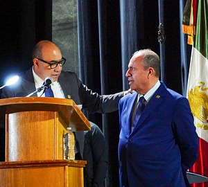 223 2026 Reconocen trayectoria del docente William Ortiz Briceño de la UAMHyCS de la UAZ (3)