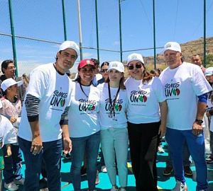 La presidenta de SEDIF Sara Hernández de Monreal y usuarios