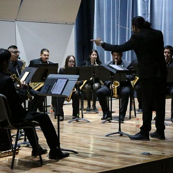 dirigida por el maestro Erik Lopez