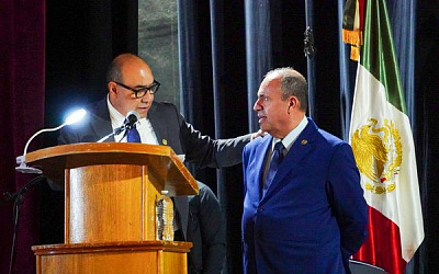 223 2026 Reconocen trayectoria del docente William Ortiz Briceño de la UAMHyCS de la UAZ (3)