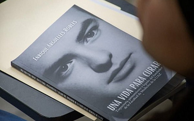 Dedicado al médico Enrique Argüelles Robles