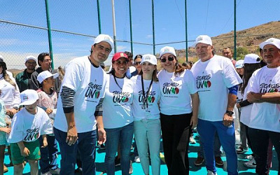 La presidenta de SEDIF Sara Hernández de Monreal y usuarios