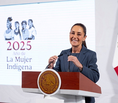 Cuauhtémoc, Ciudad de México, México, 23 de abril de 2025. La doctora Claudia Sheinbaum Pardo, presidenta Constitucional de los Estados Unidos Mexicanos en conferencia de prensa matutina “Las mañaneras del pueblo”, en el Salón Tesorería de Palacio Nacional. La acompañan Rosa Icela Rodríguez Velázquez, secretaria de Gobernación;Zoé Robledo Aburto, director general del Instituto Mexicano del Seguro, Social (IMSS); Ariadna Montiel Reyes, secretaria de Bienestar; Ernestina Godoy Ramos, consejera jurídica de la Presidencia; Miguel Elorza, coordinador de Infodemia; Minerva Citlalli Hernández, secretaria de las Mujeres y Arturo Fernando Zaldívar Lelo de Larrea, coordinador general de Política y Gobierno de la Presidencia de México. Foto: Presidencia