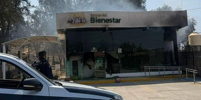 banco del bienestar incendiado copy