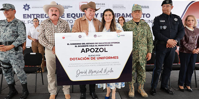 Gobernador David Monreal encabeza entrega de equipo para seguridad pública en Nochistlán